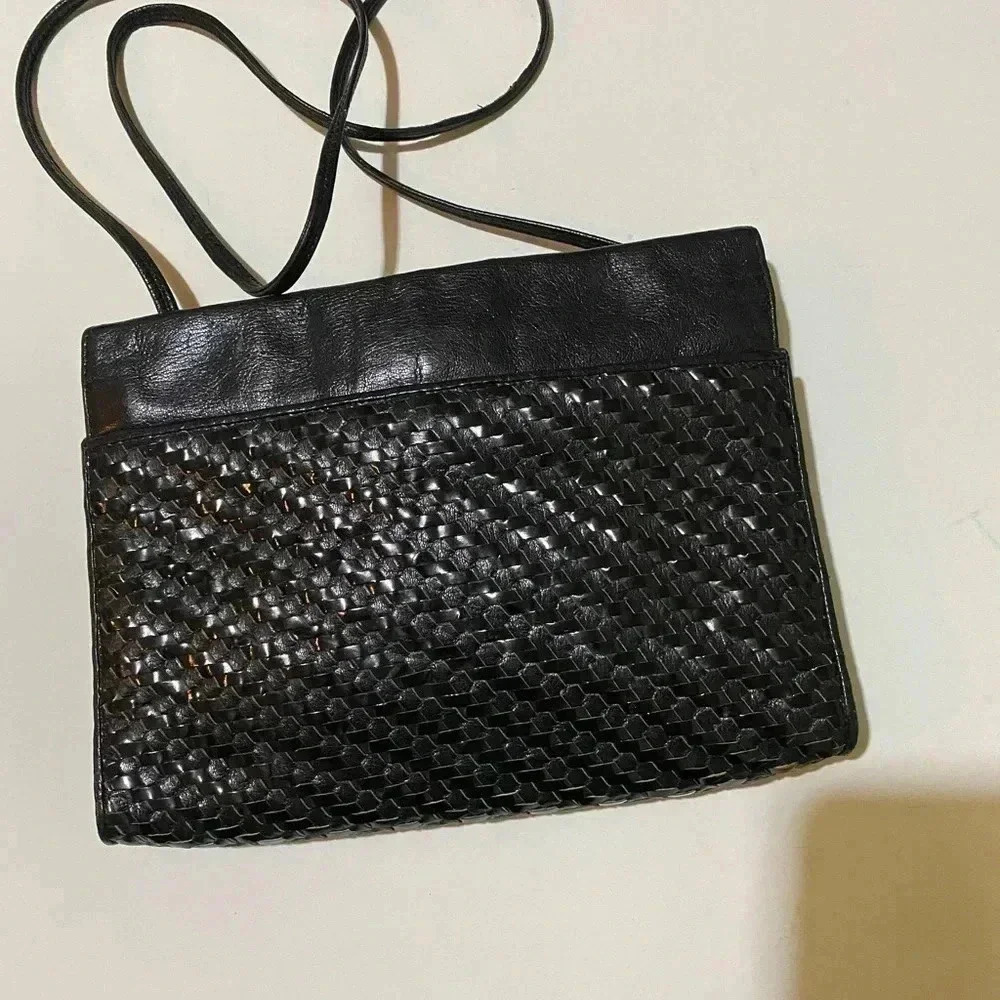 Fendi black woven weave leather crossbody handbag - Picture 2 of 16